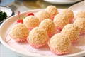 Deef fried glutinous rice dumplings stuffed with peach gum and snow clam